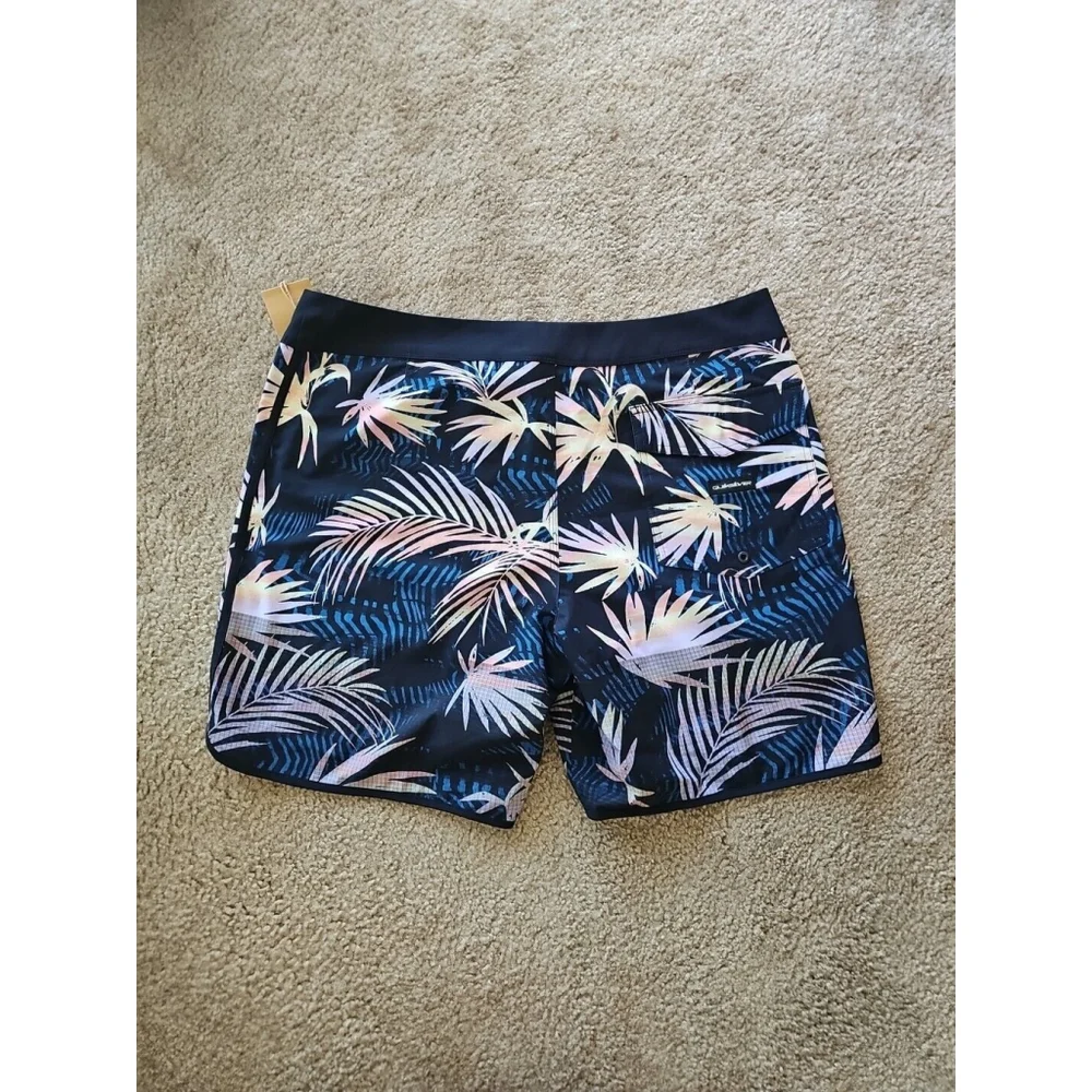 Quiksilver Mens Highlite Scallop Boardshorts Tropical Size 38
